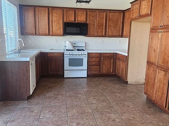 5th image of 17642 High Point Ct