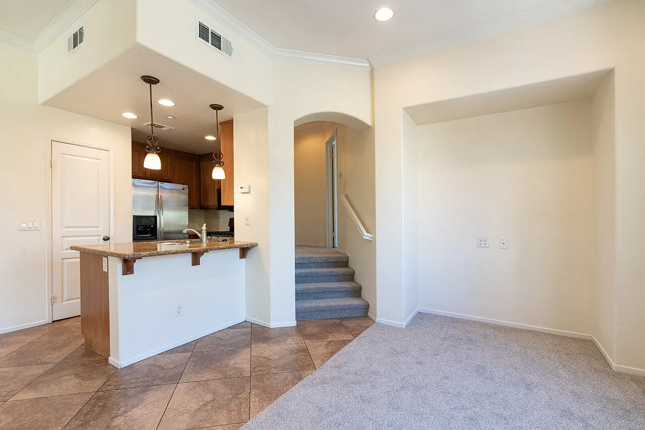 3 bed, 3.0 bath, 1219 sqft, $3,500 — Photo 4