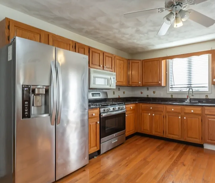 770 Bedford St — Photo 2