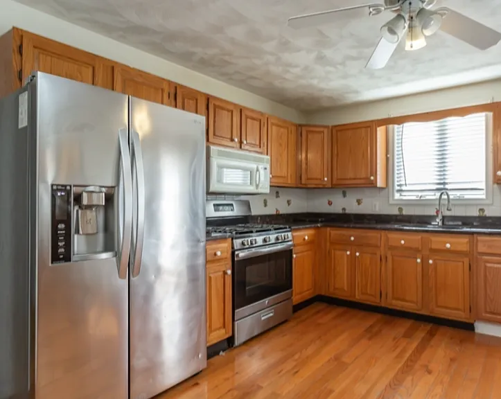 770 Bedford St #2 — Photo 2