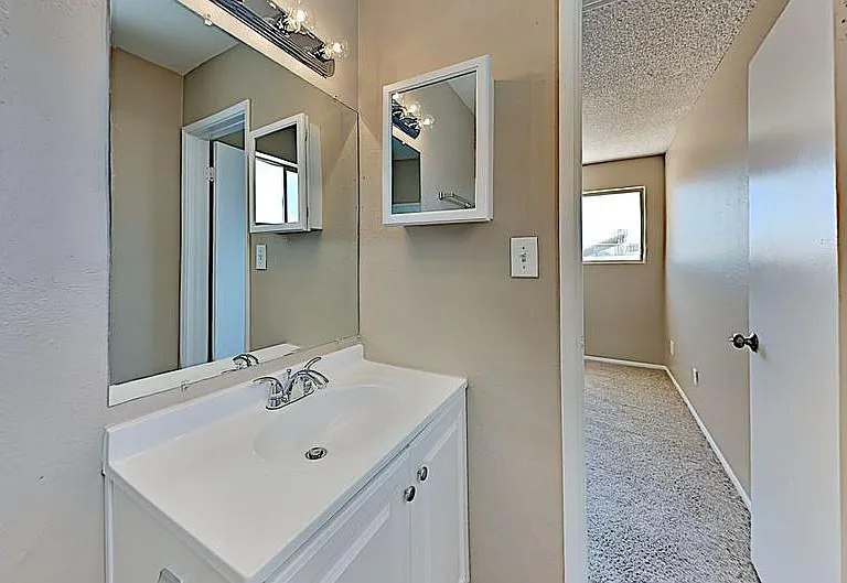 1867 E Alameda Dr — Photo 10