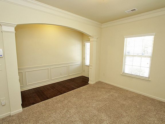 4th image of 465 Cabot Trce