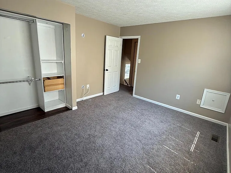 805 London Ct — Photo 26