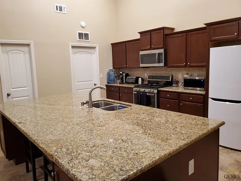 10321 Hillgate Ave — Photo 5