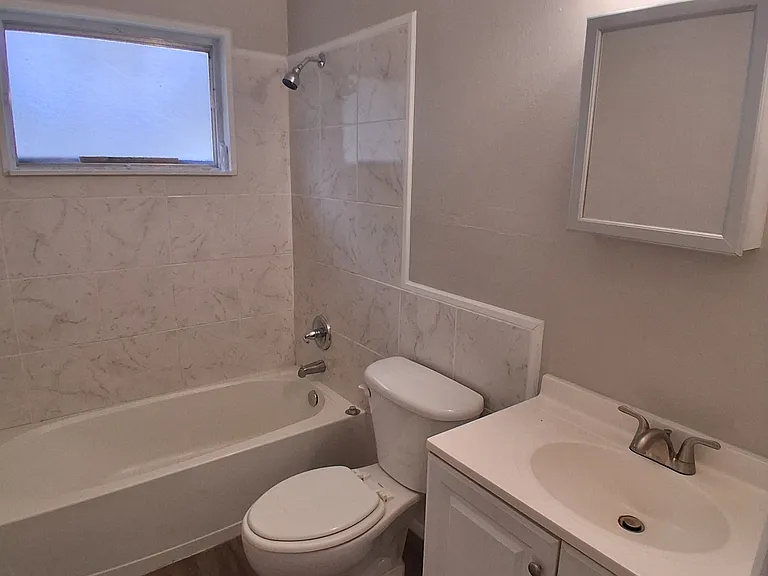 4104 Desoto Ave — Photo 5