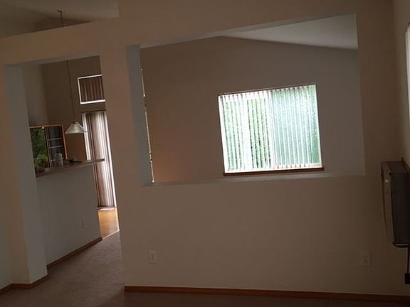 5th image of 6513 57th Dr NE