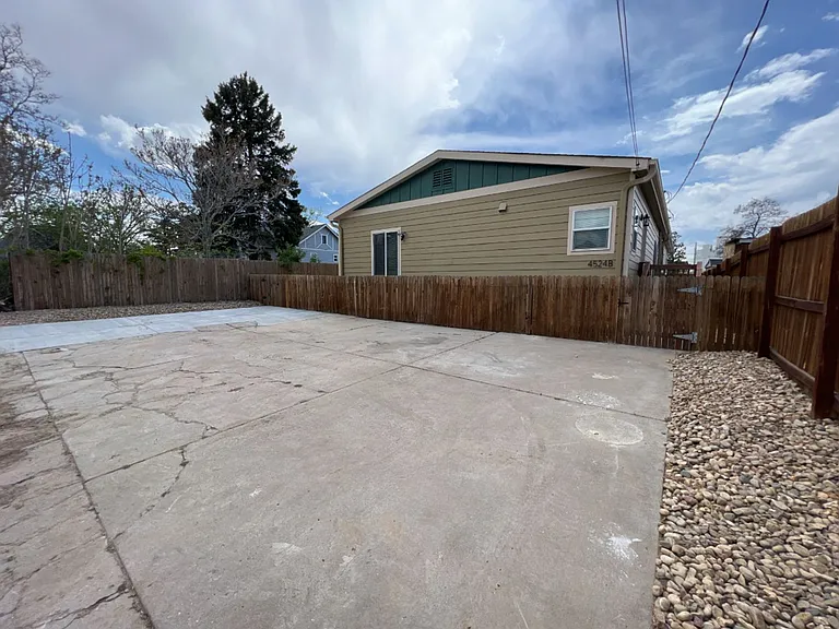 4524 Thompson Ct #B — Photo 14