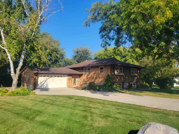 3701 Oakwood Dr, Cottage Grove, WI 53527