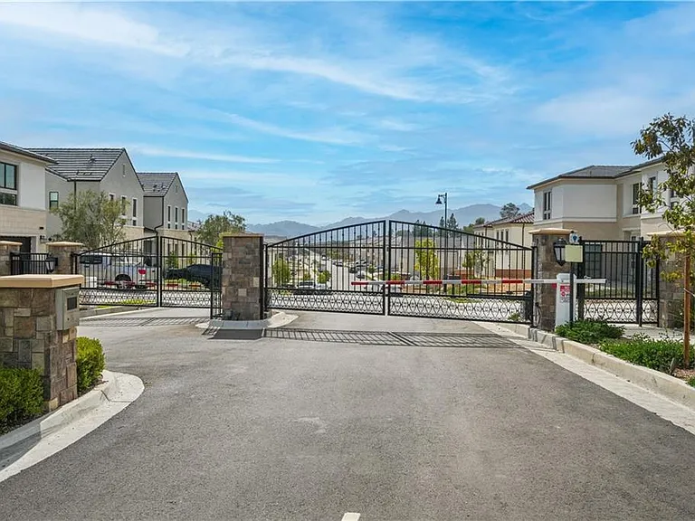 20568 Edgewood Ct — Photo 3