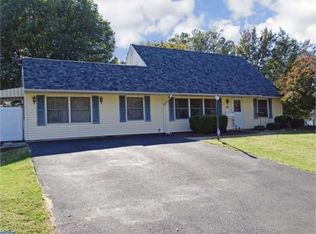 63 Quickset Rd, Levittown, PA 19057