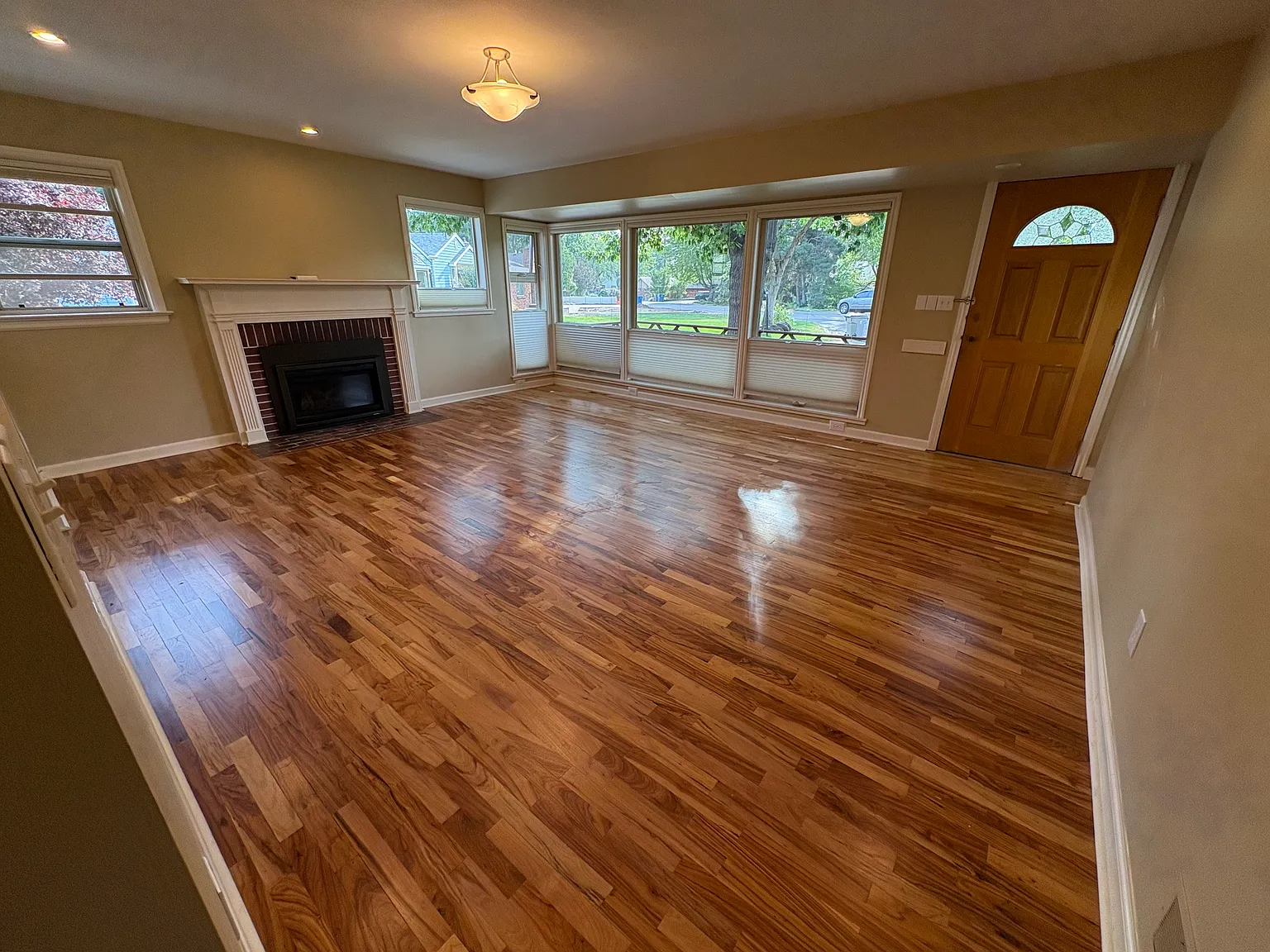 3 bed, 2100 sqft, $2,500 — Photo 2