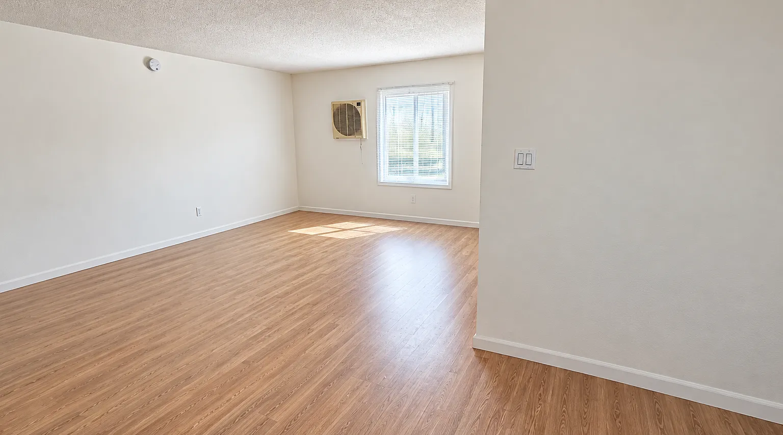 2 bed, 727 sqft, $1,500 — Photo 3