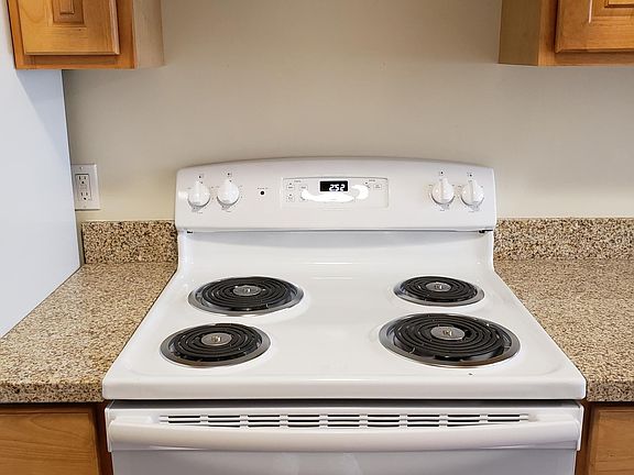 5th image of 670 Lincoln Ave APT 2