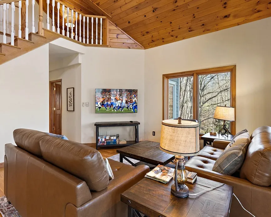 3 bed, 3.5 bath, 2400 sqft, $2,950 — Photo 3