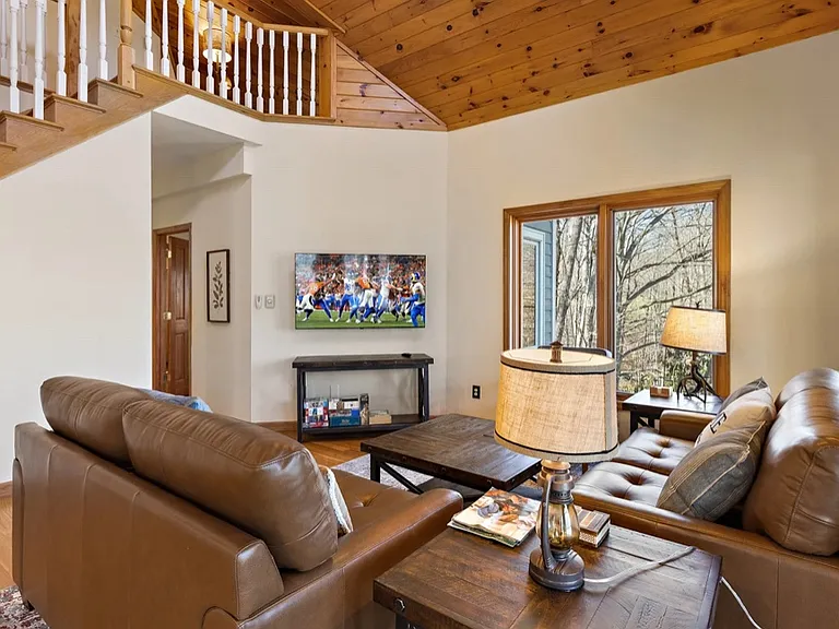 208 Grande Oaks Dr — Photo 3