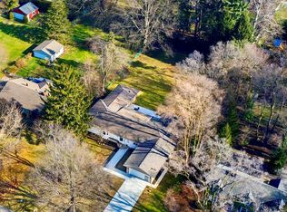 317 Bradley Rd, Bay Village, OH 44140