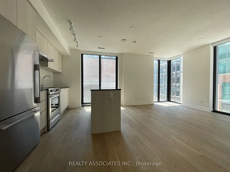 25 Richmond St E #213 — Photo 3