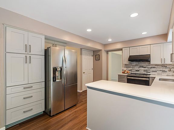 4th image of 3056 Turnberry Ln