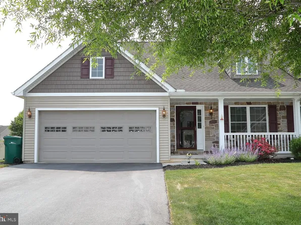 5180 Oak Leaf Dr, Mount Joy, PA 17552