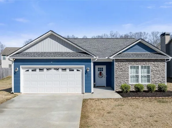 517 Highland Pointe Dr, Alto, GA 30510