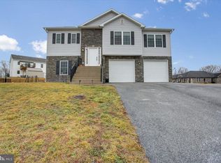 422 Hykes Rd E, Greencastle, PA 17225