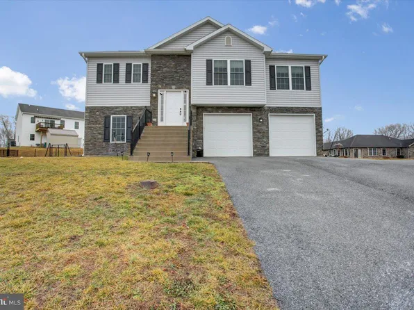 422 Hykes Rd E, Greencastle, PA 17225