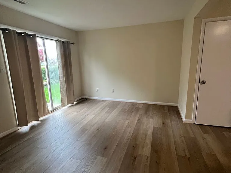 2609-2643 Elliott Ave — Photo 5