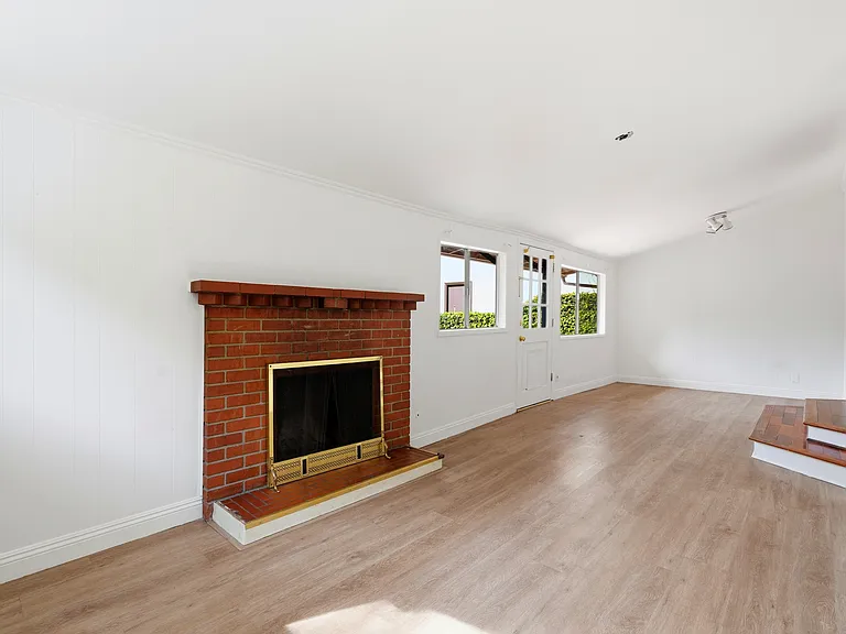 3240 Mills Ave — Photo 11