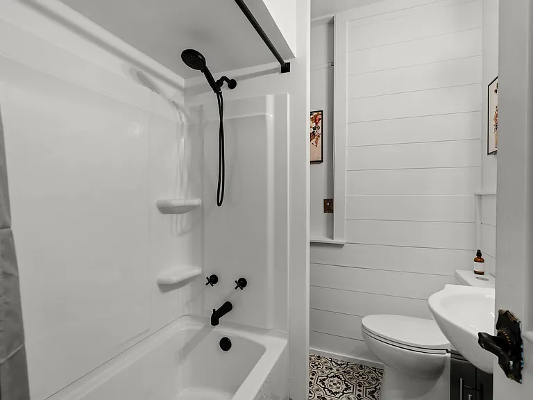 601 W Orange St #1 — Photo 20