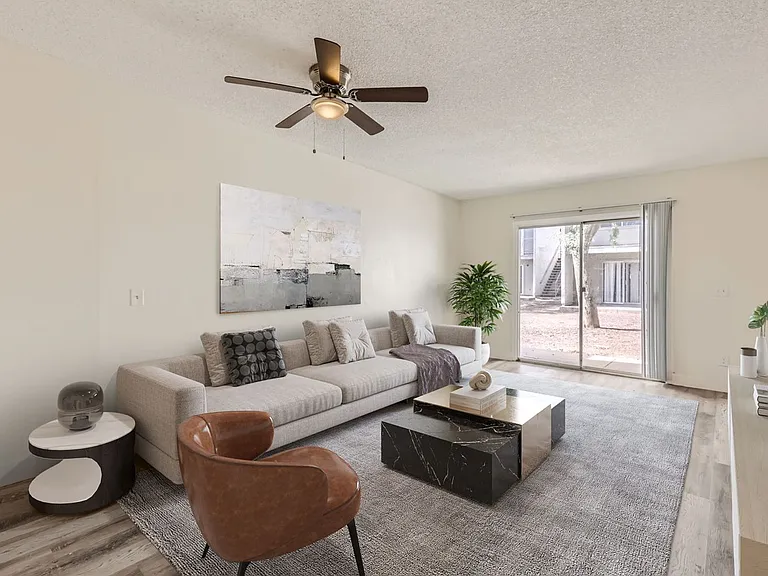 2826 E Le Marche Ave — Photo 4
