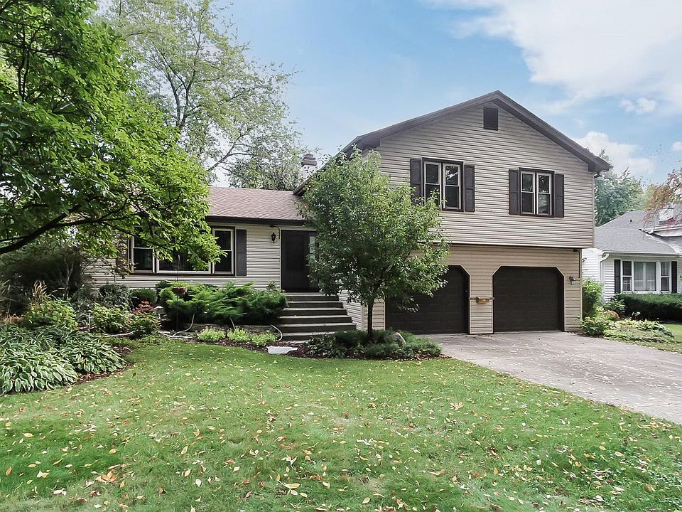 1st image of 827 Brookside Dr