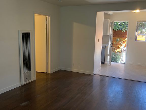 2nd image of 4247 1/2 S Centinela Ave