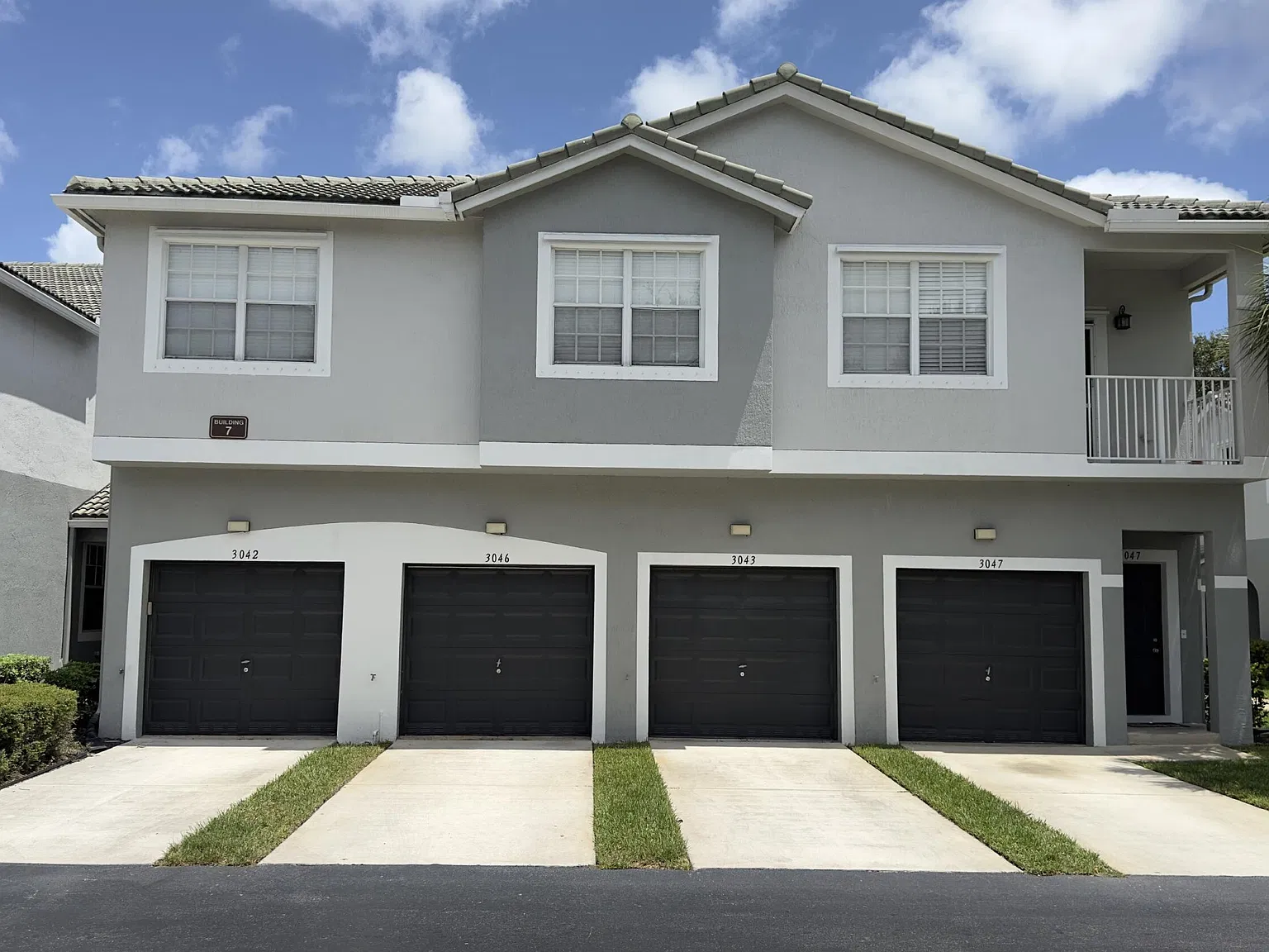 3 bed, 2.5 bath, 1776 sqft, $2,595 — Photo 2