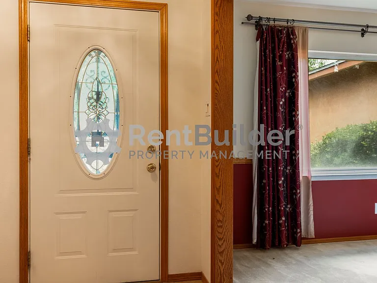 7617 Union St NE — Photo 2