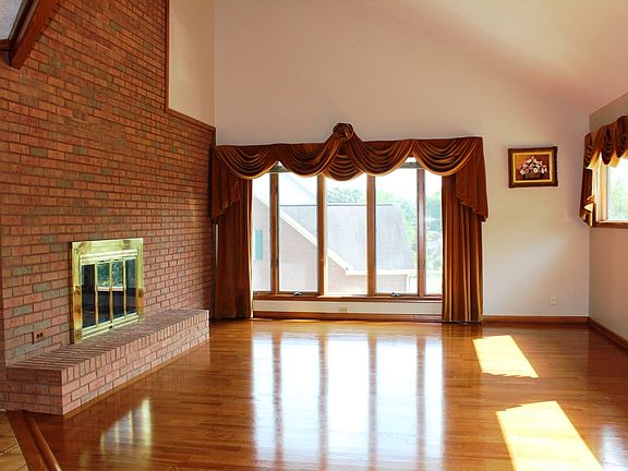 3rd image of 804 Canterbury Dr