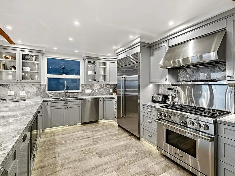 3373 Ocean Dr — Photo 8