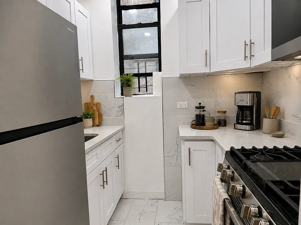 1738 Union St #3F