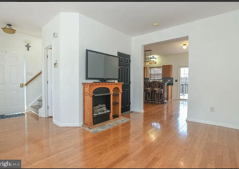 18 Alexis Dr — Photo 1