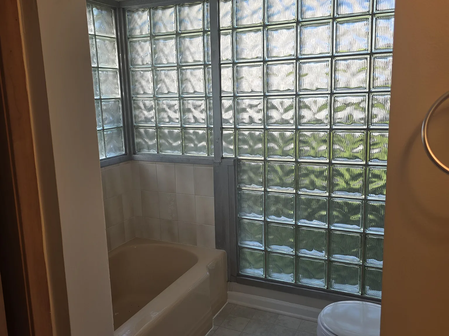 2 bed, 837 sqft, $1,050 — Photo 1