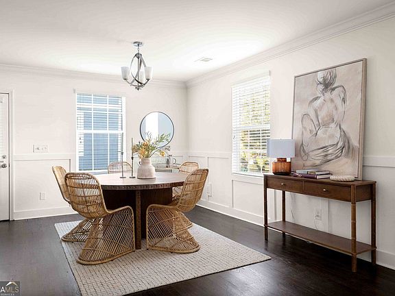 4th image of 296 Eleanor St SE