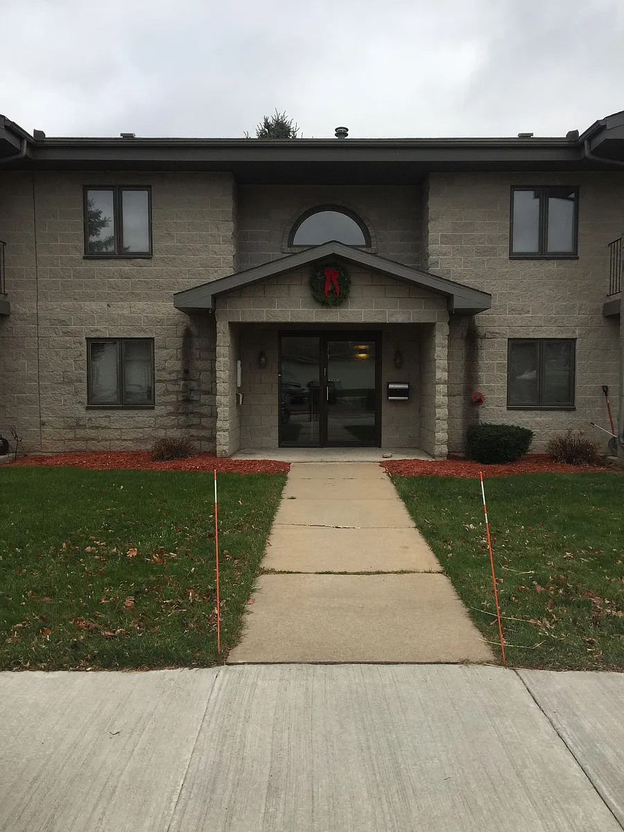 Building Photo - Village Park Apartments-Appleton