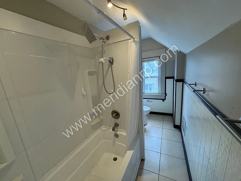 2403 N Clinton St — Photo 12