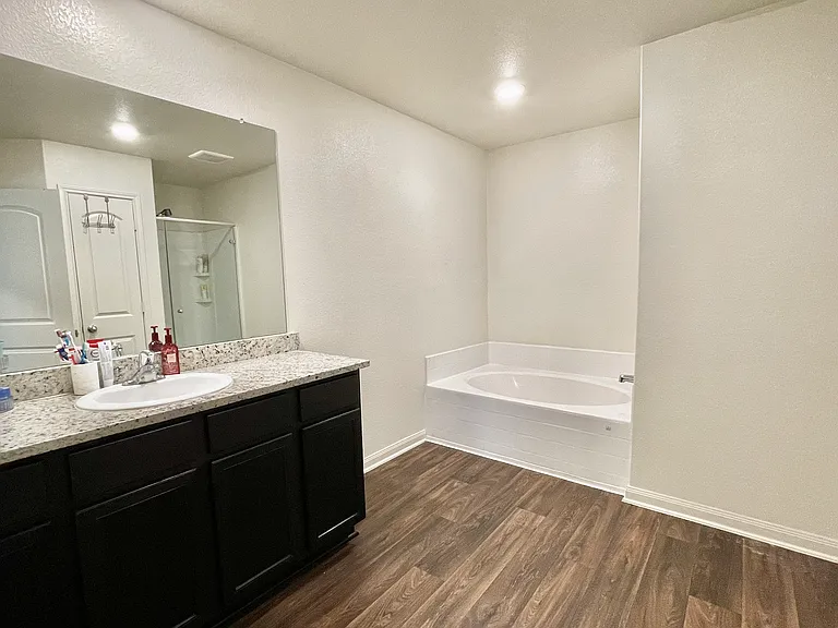 1327 Amy Dr — Photo 13