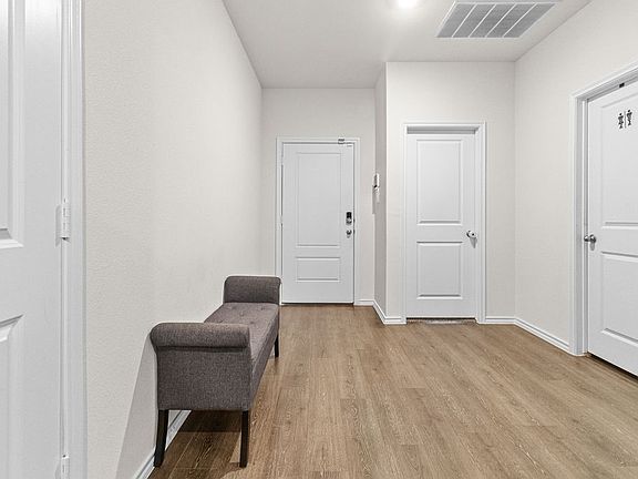 5th image of 2928 Roper St