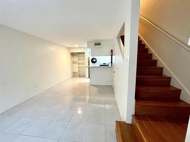 2100 Wilcrest Dr #123 — Photo 6