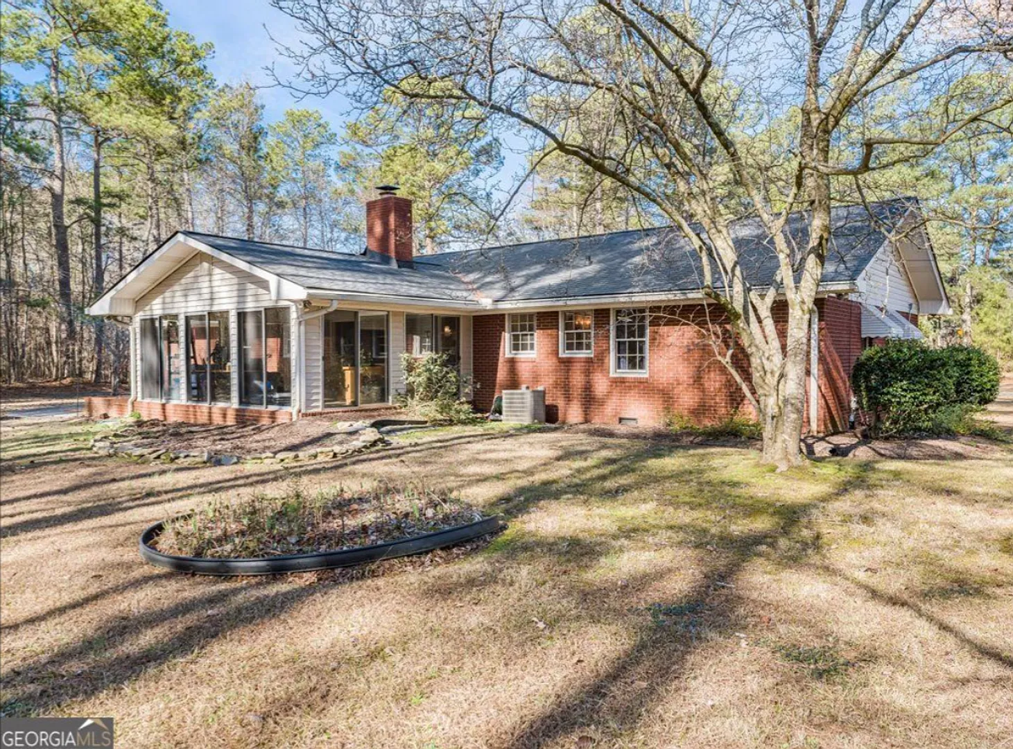 Private Estate Living on 2.7 Wooded Acres in Fayette County — Photo 2