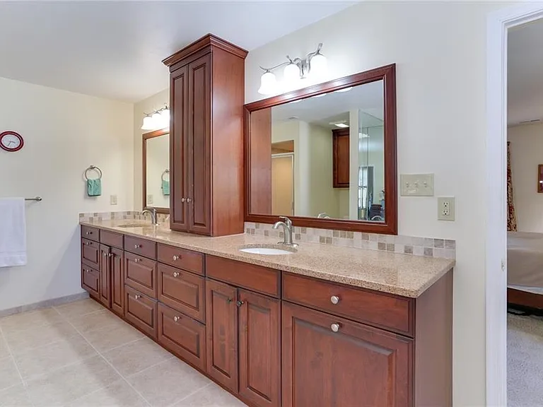 2209 S Pastures Ln — Photo 18