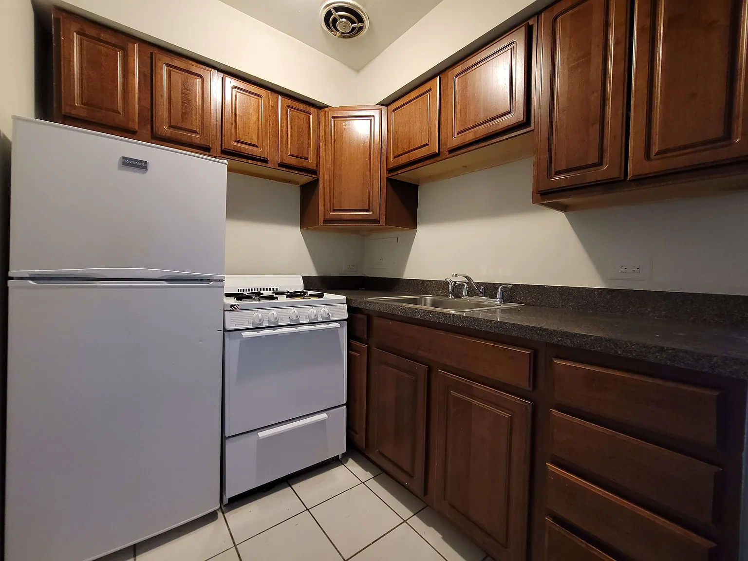 6825 N. Sheridan Rd — Photo 4
