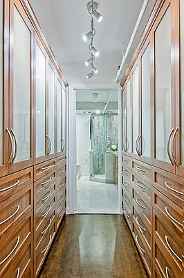 Sold by Prime Manhattan | media 25