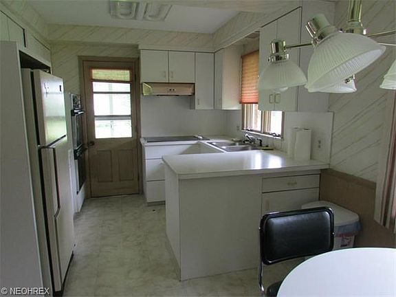 5th image of 24765 Sittingbourne Ln